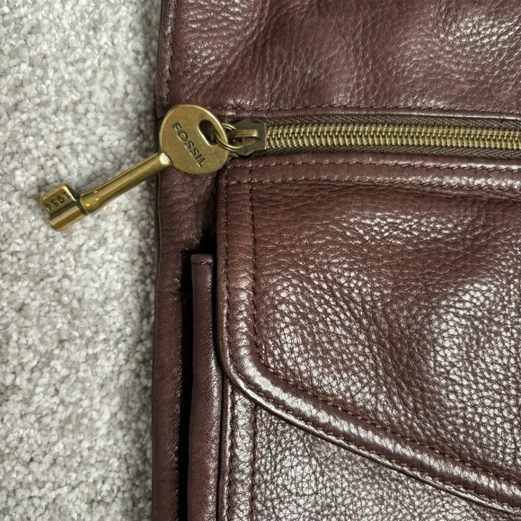 ๐ VINTAGE fossil brown leather crossbody bag - Picture 2 of 16